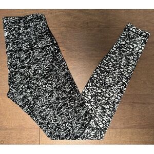 Lululemon Wunder Under Ice Breaker Black and White (Marble Print) Leggings
